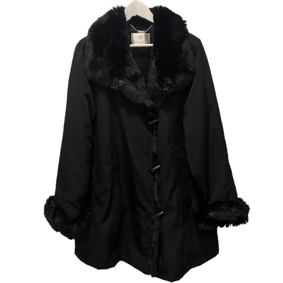Jacques Vert black coat with faux fur collar and cuffs and toggle closure - Picture 1 of 10